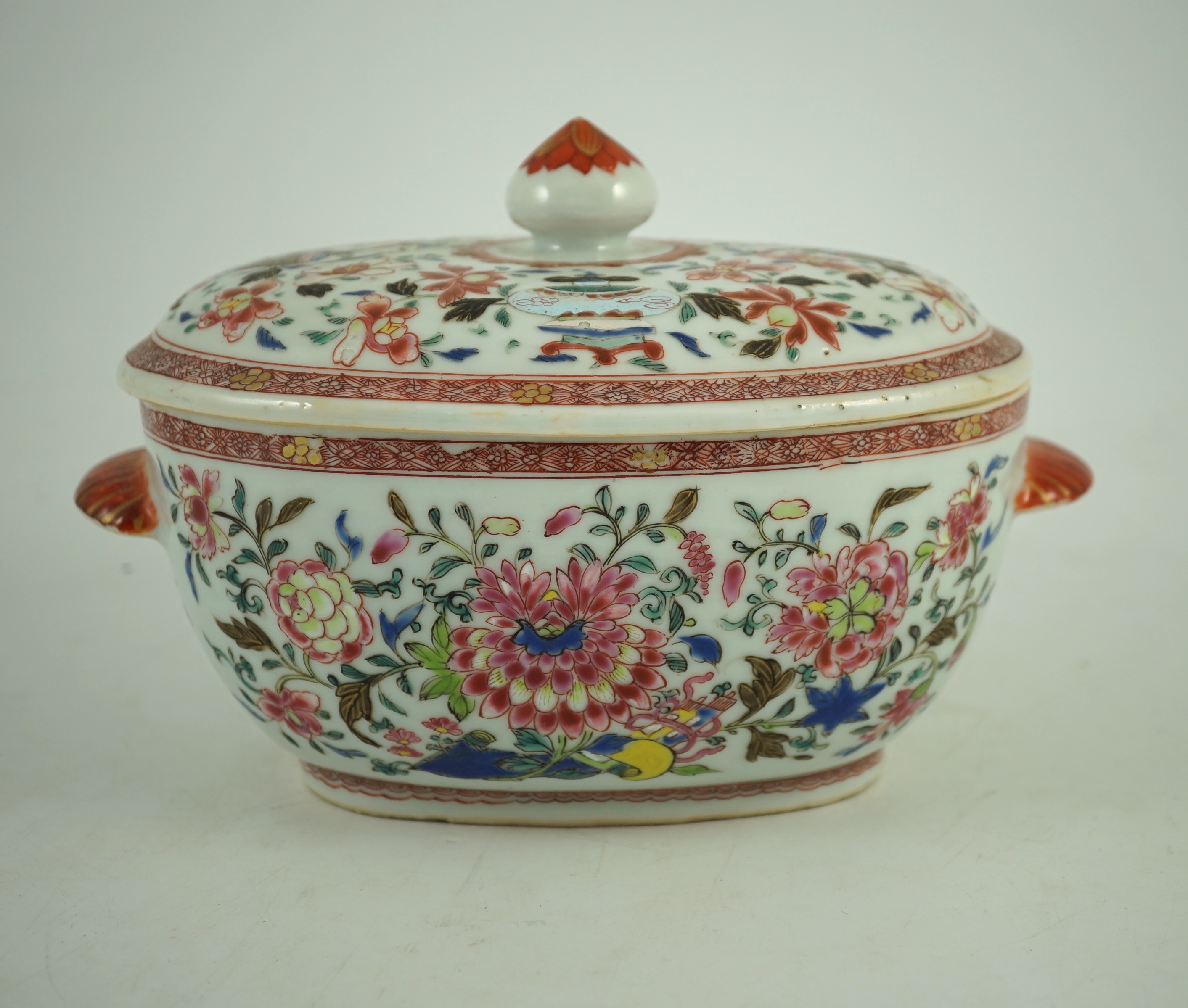 A Chinese export famille rose small tureen and cover, Qianlong period, 22.5 cm wide